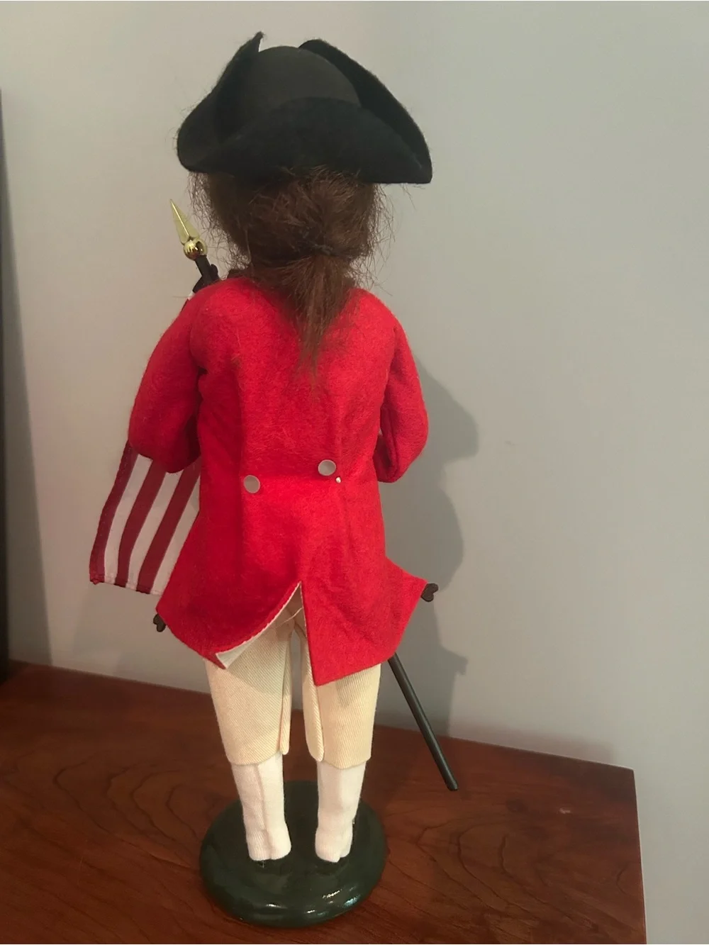 Byers Choice Williamsburg Caroler Revolutionary Flag Soldier